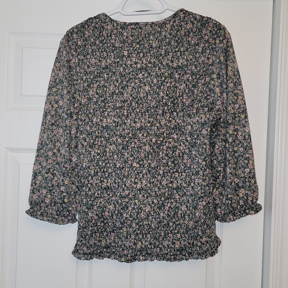 NWOT Signature Reitmans Floral Top - Picture 2 of 8
